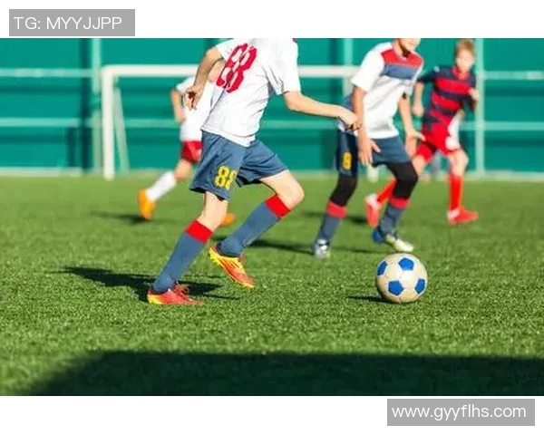 小足球迷的梦想之旅与足球明星的亲密互动视频分享 小足球迷的梦想之旅与足球明星的亲密互动视频分享